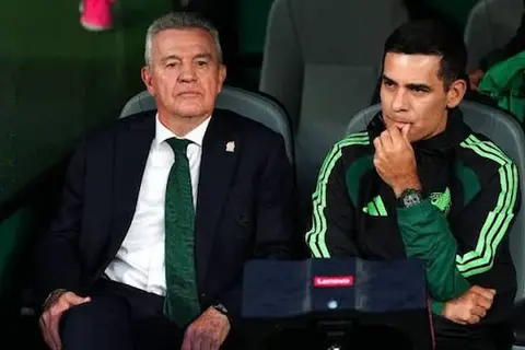 منتخب المكسيك يعلن رحيل أجيري ويكشف عن بديله رسميًا